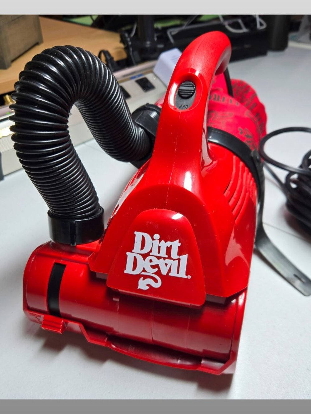 Dirt Devil M08230RED Red Handheld Vacuum Cleaner Works great barley used